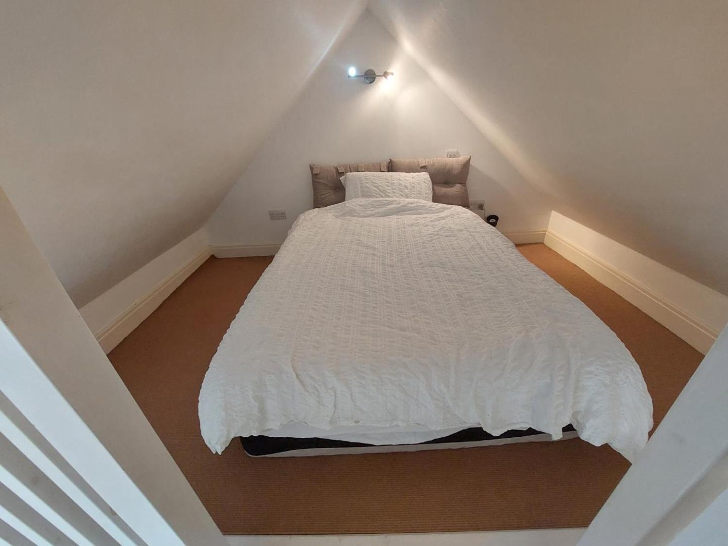 Epsom Road Flat *